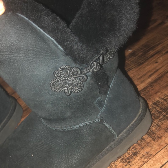Used Uggs - Picture 3 of 4